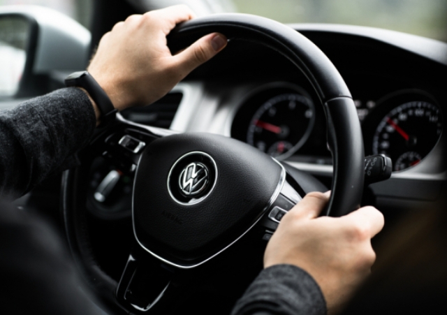 Touch buttons on the Volkswagen steering wheel